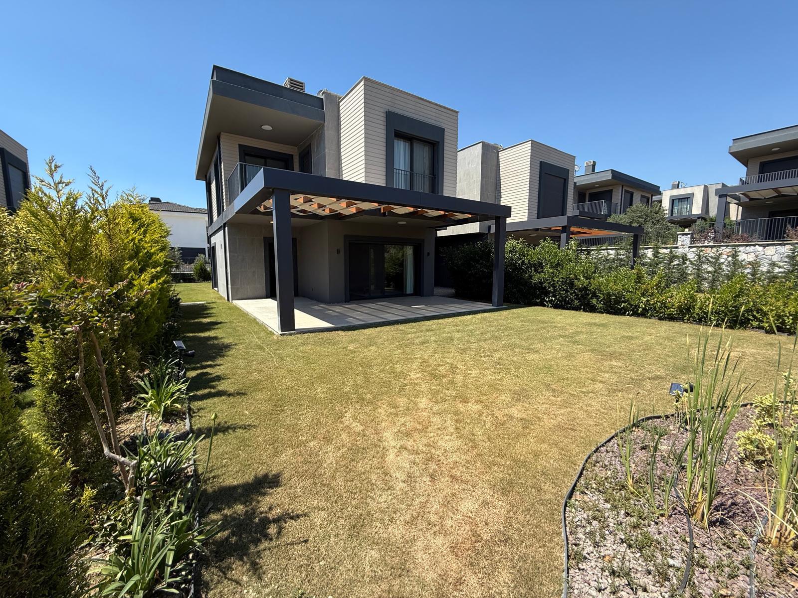 portfoy-galeri-aydin-kusadasi-sogucak-ta-ultra-luks-4-1-havuzlu-villa