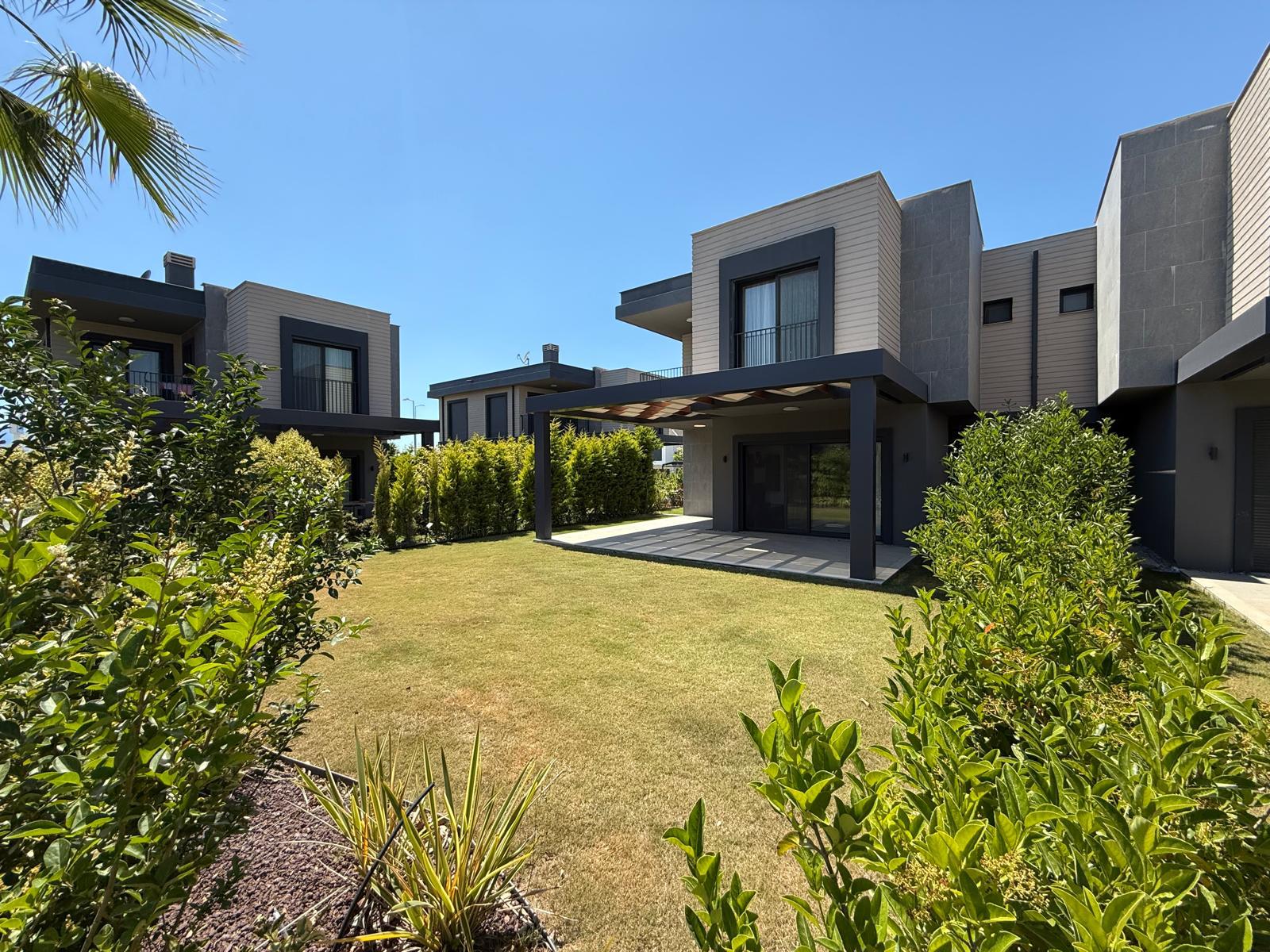 portfoy-galeri-aydin-kusadasi-sogucak-ta-ultra-luks-4-1-havuzlu-villa