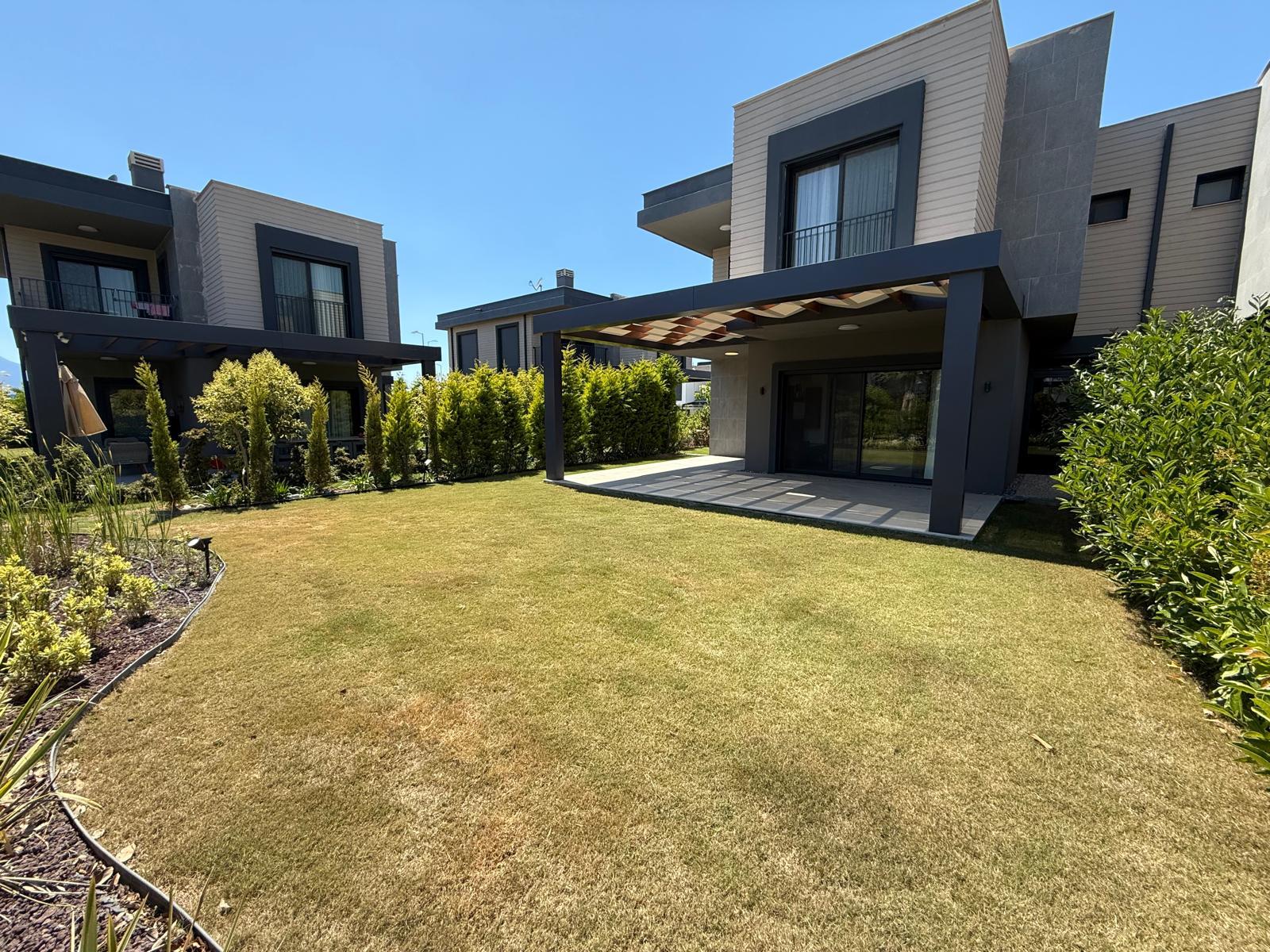 portfoy-galeri-aydin-kusadasi-sogucak-ta-ultra-luks-4-1-havuzlu-villa