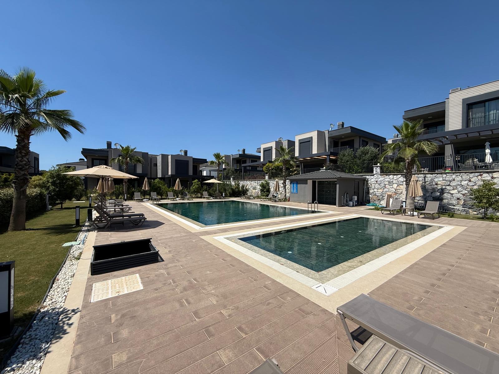 portfoy-galeri-aydin-kusadasi-sogucak-ta-ultra-luks-4-1-havuzlu-villa