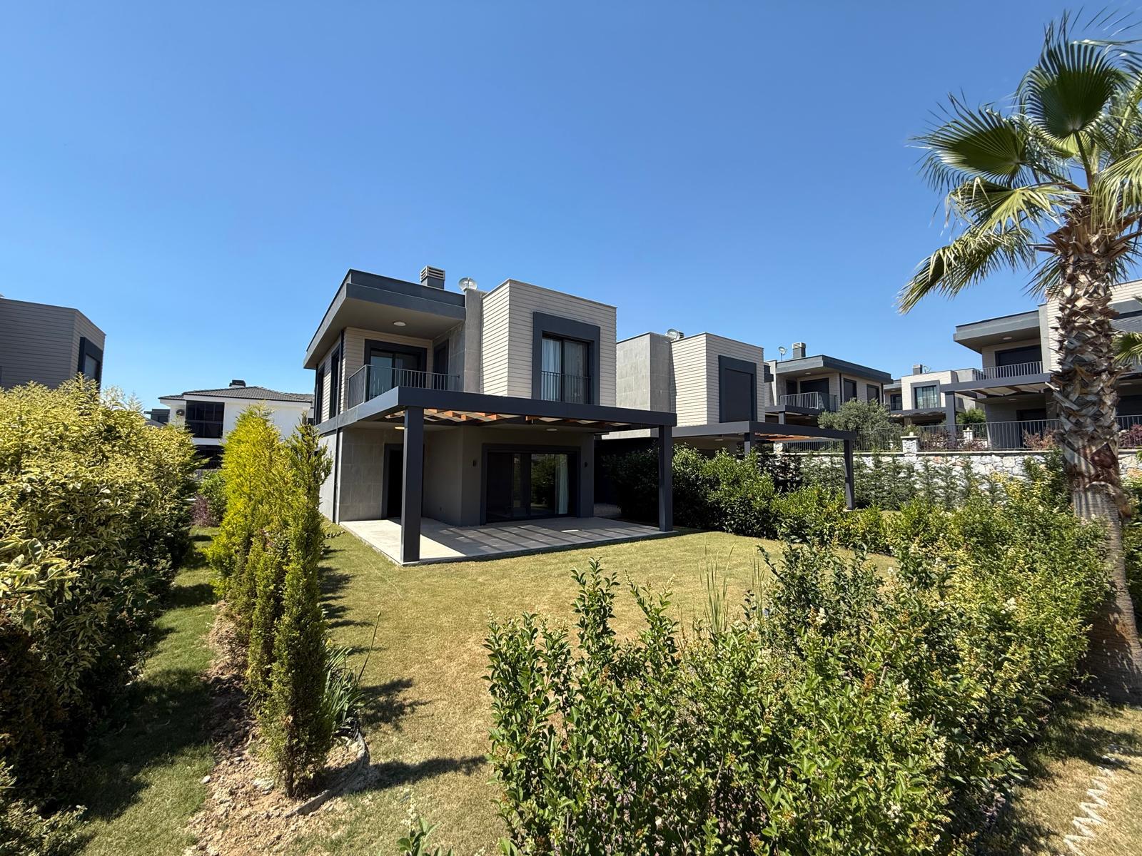 portfoy-galeri-aydin-kusadasi-sogucak-ta-ultra-luks-4-1-havuzlu-villa